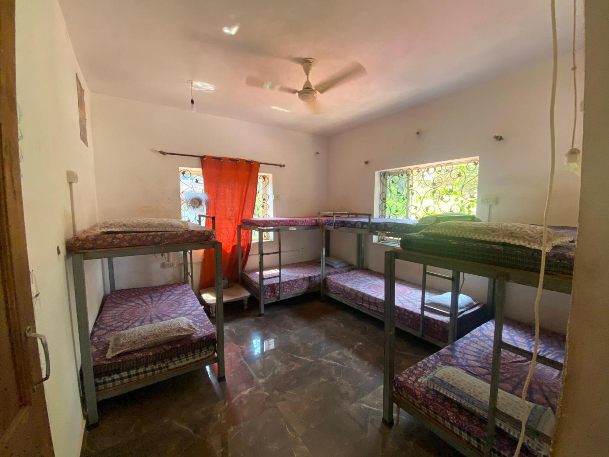 Namahstay Hostel, Cowork & Artist Residency 아람볼 외부 사진